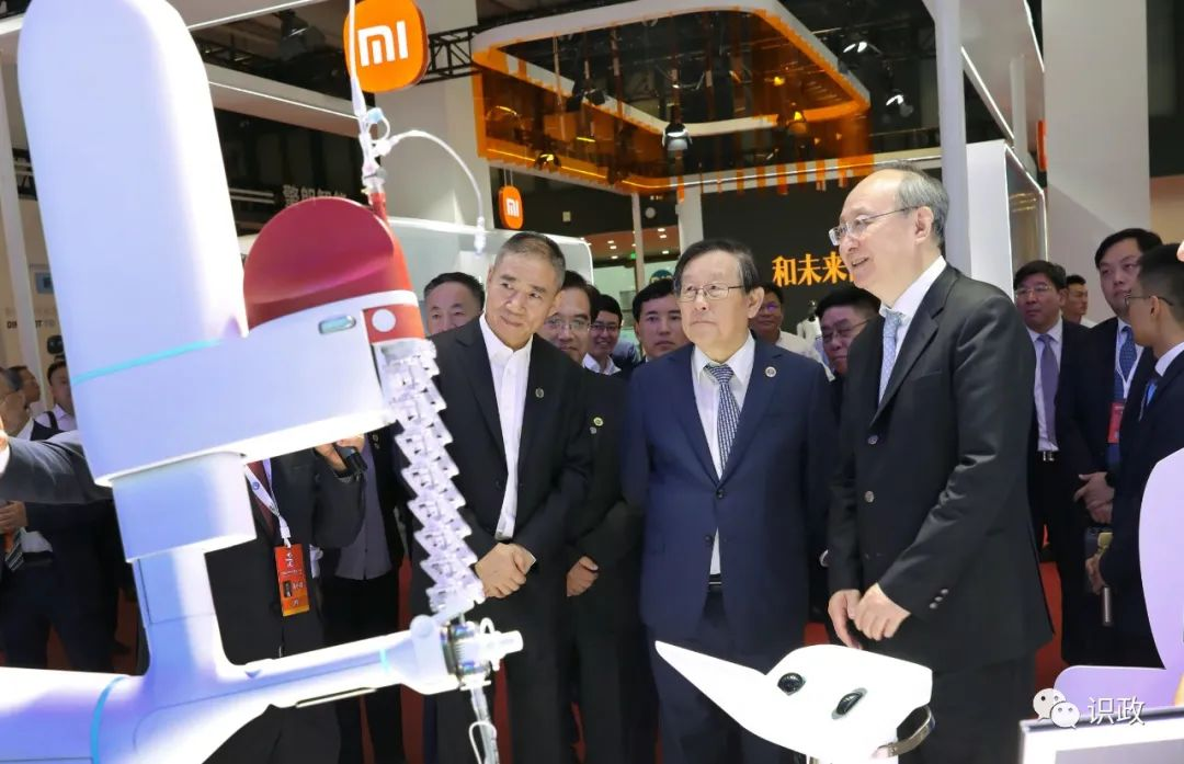 察看手術機器人.png 察看手術機器人.png