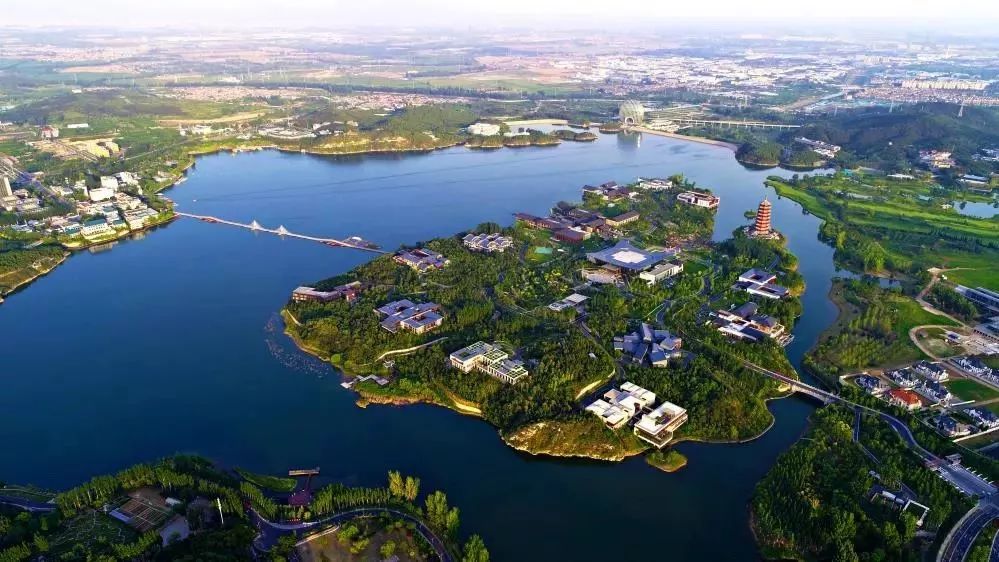 1、堅持中國特色社會主義底色  精心繪就未來五年國際交往中心功能建設“施工圖”.jpeg