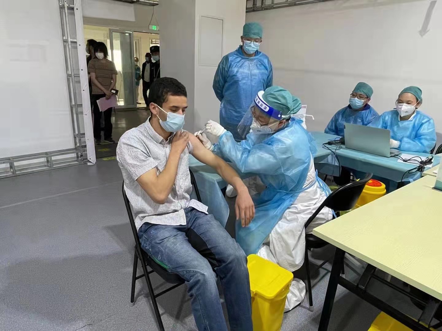 5、構筑首都涉外疫情防線  服務在京外籍人士.jpeg