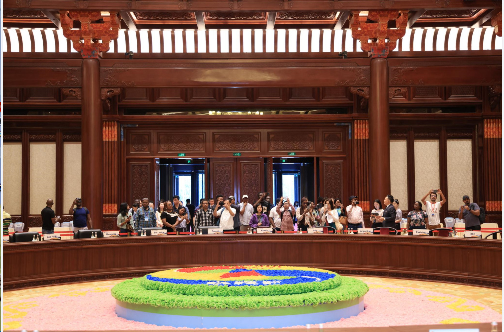 外國記者走進懷柔 探訪國際會都與新農村建設2.png